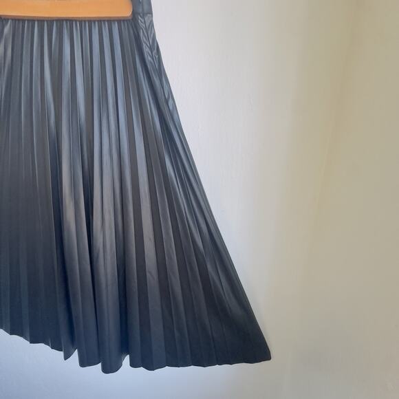 Zara Woman Black Pleated Faux Leather Midi Skirt Size Small Knife Pleat A-Line - Picture 4 of 13